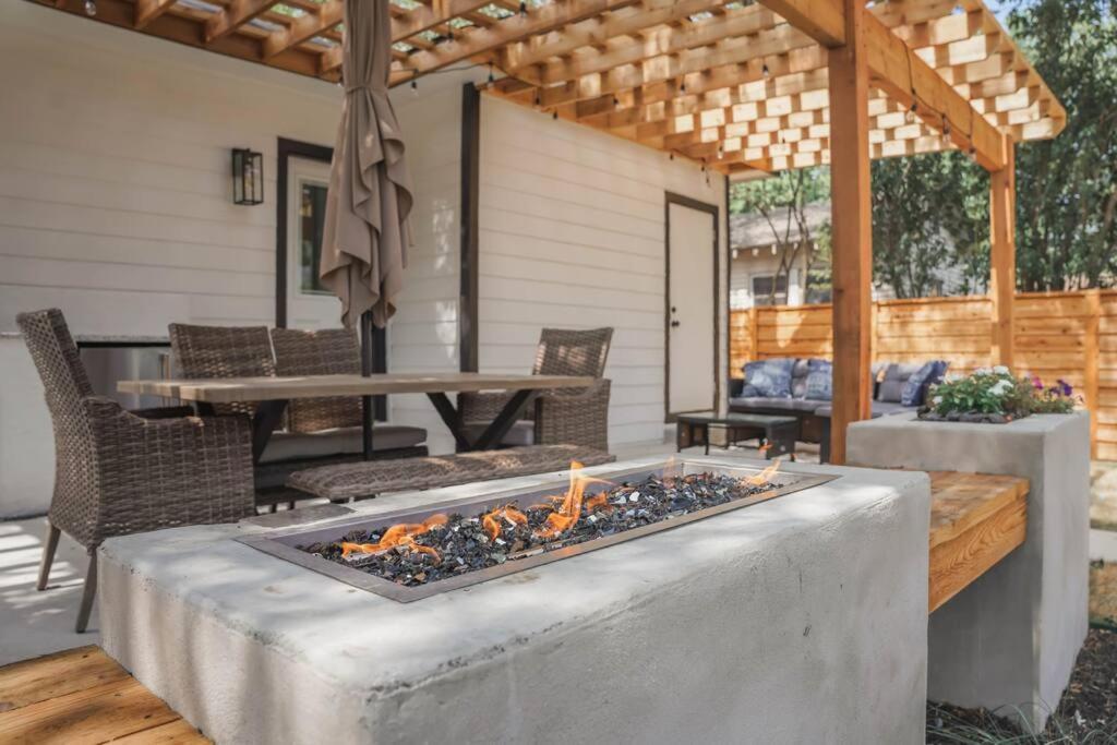 Lamar Villa-3 Bed 2.5 Bath With Outdoor Kitchen San Antonio Exterior photo