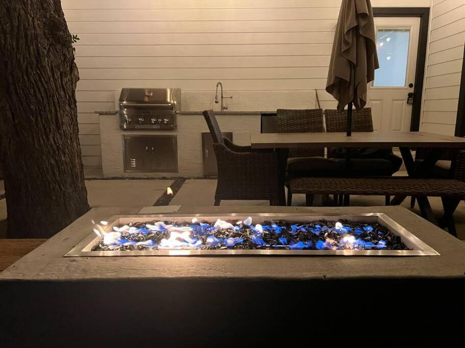 Lamar Villa-3 Bed 2.5 Bath With Outdoor Kitchen San Antonio Exterior photo