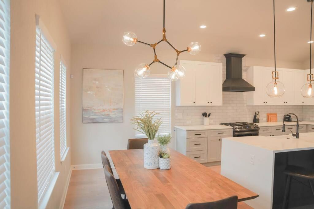 Lamar Villa-3 Bed 2.5 Bath With Outdoor Kitchen San Antonio Exterior photo